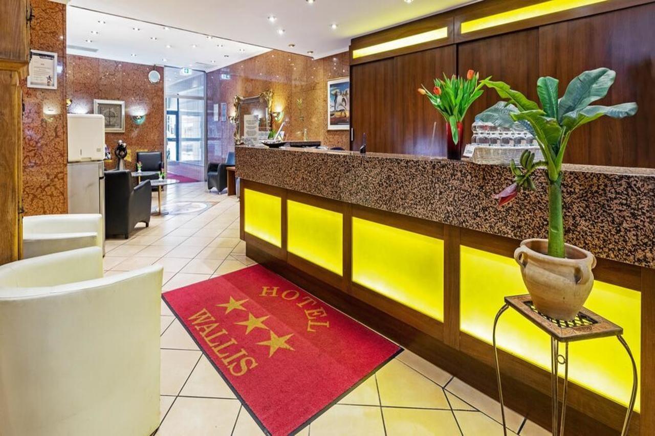 Np Wallis Hotel