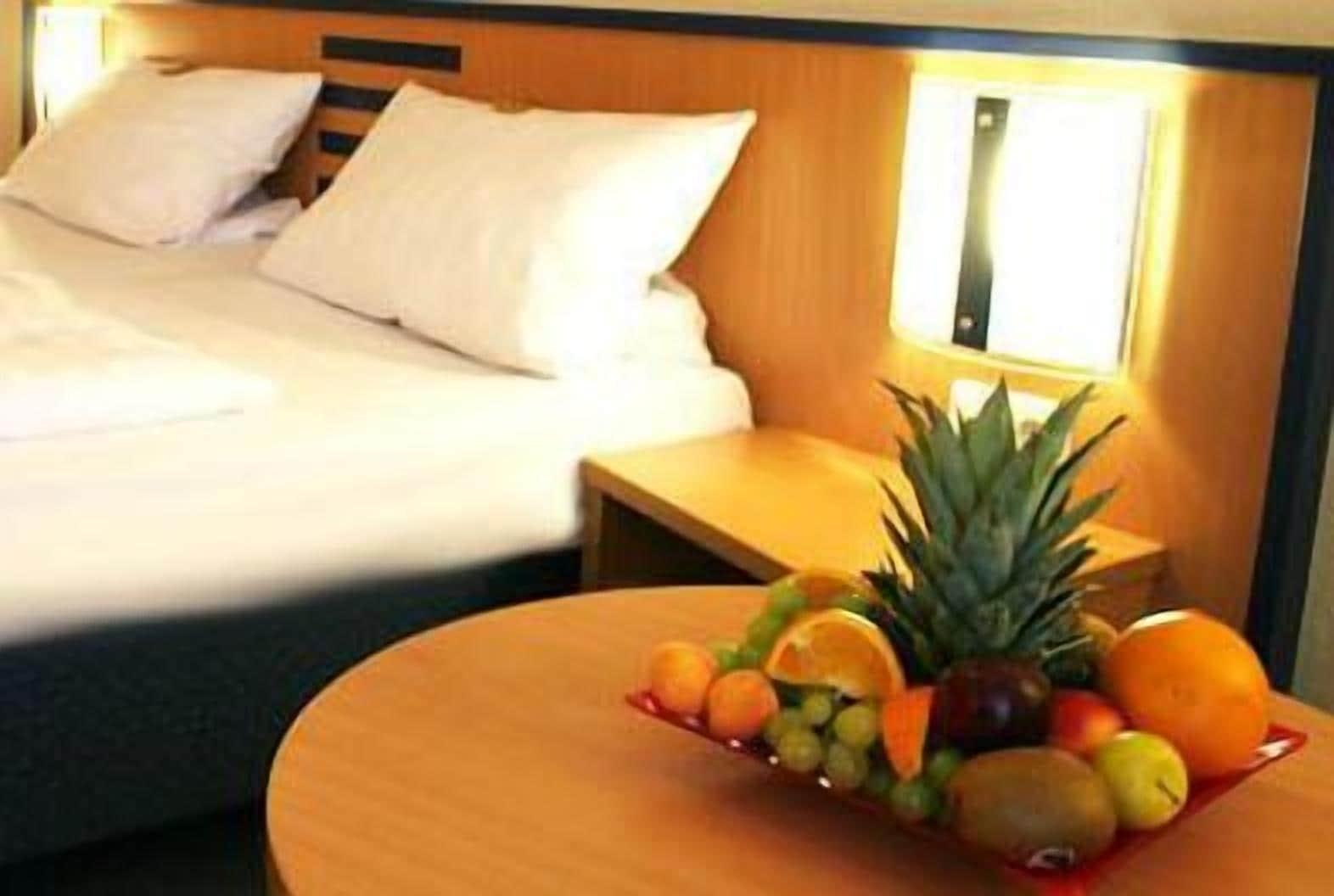 Np Wallis Hotel