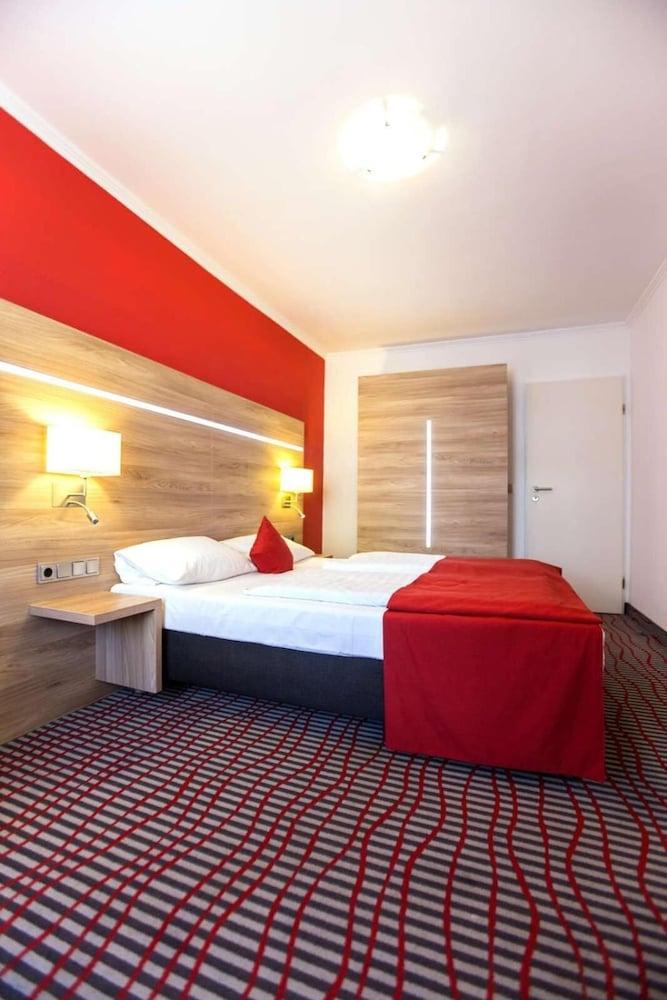Np Wallis Hotel