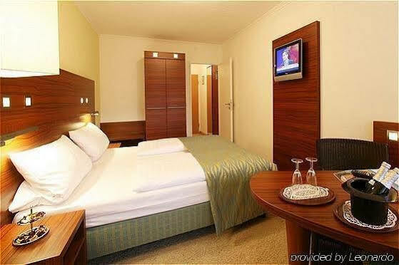 Np Wallis Hotel